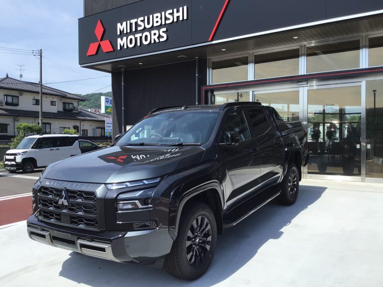 トライトン展示車ございます！