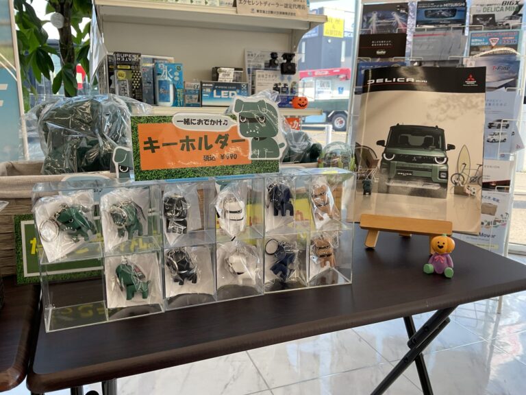 新カラー登場🤍🖤💙🤎💚